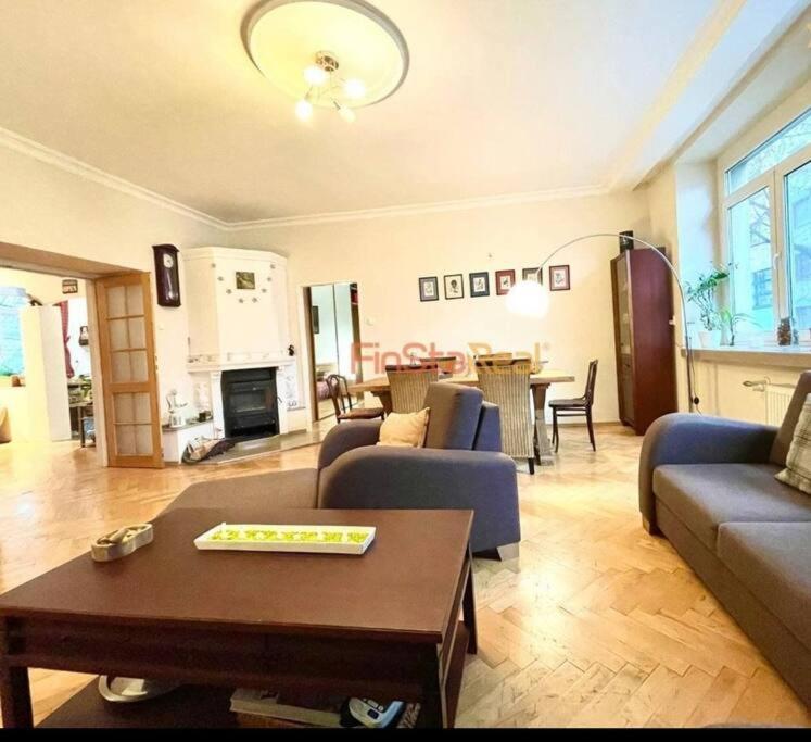 Economy Apartment 2 Min From The Main Station Bratislava Exterior foto
